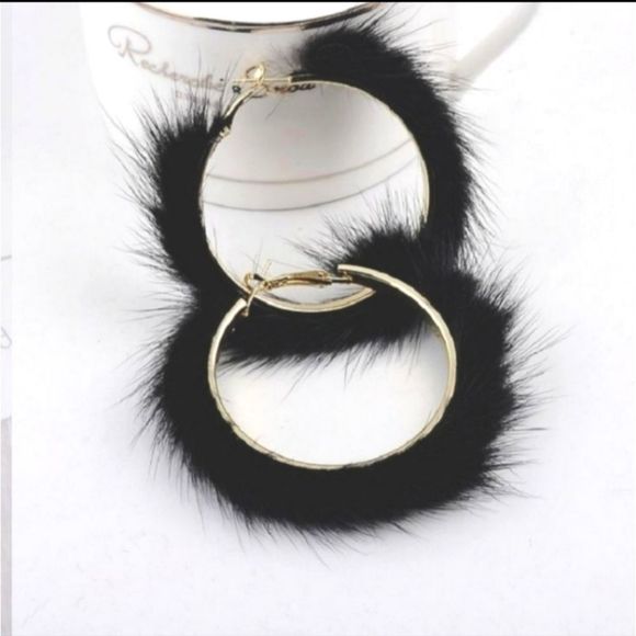New Black Fur Hoop Earrings - Picture 1 of 3